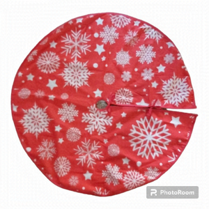 NWOT 34" Red Christmas Tree Skirt W/Cream Colored Snowflakes/Stars Tie Closure